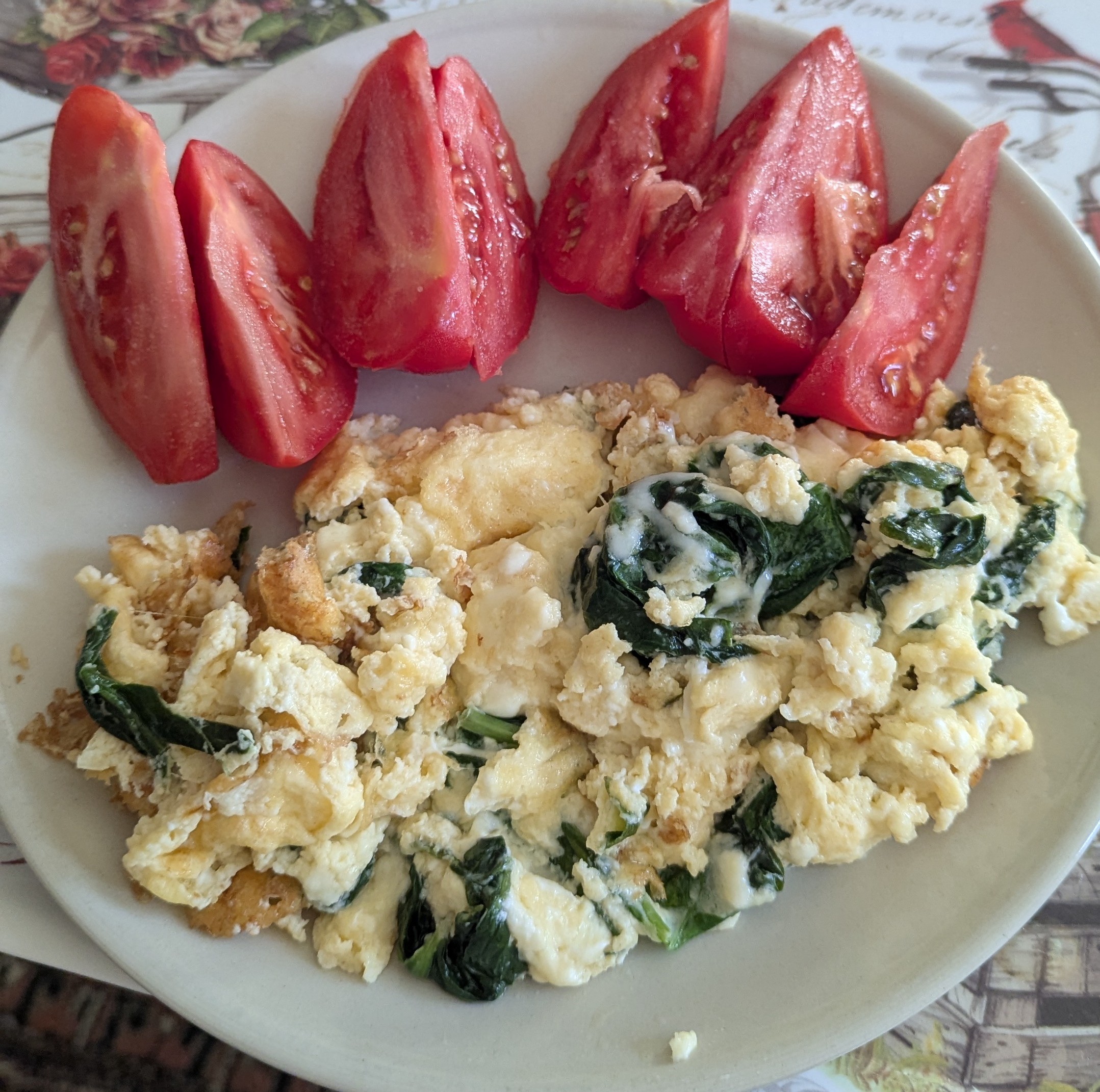 Scrambled eggs with spinach and cheese 